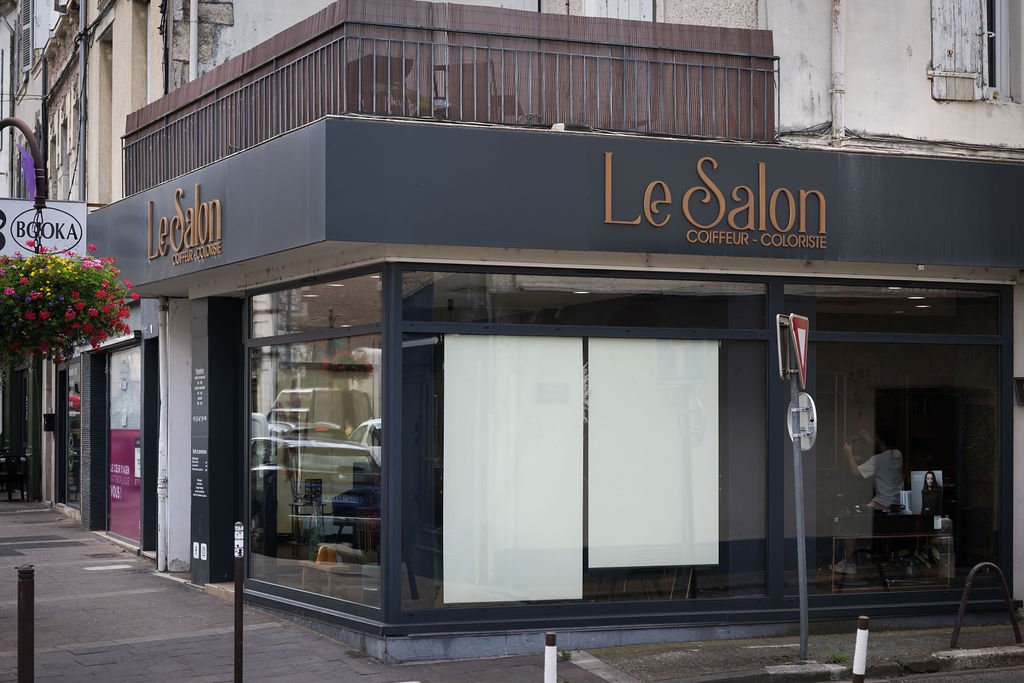 Enseigne lumineuse Le Salon réalisée par Agen Néon